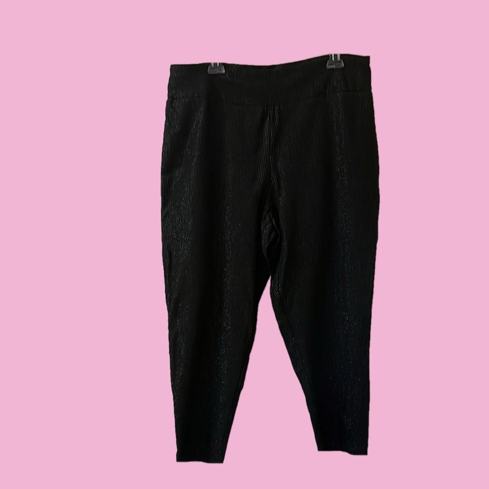 Jones & Co. Black Ankle Cropped Pants with 
Metallic Finish, 1X